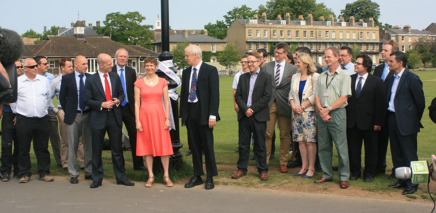 UIS team and Mayor launch public wifi network